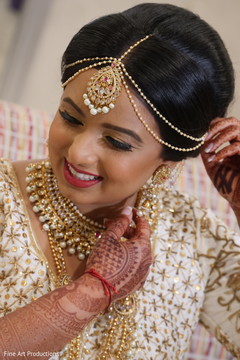 Maharani putting her golden bridal jewelry on. Maharani putting her golden bridal jewelry on.