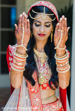 Maharani showing her mehndi art. Maharani showing her mehndi art.