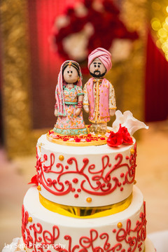 Creative and artistic Hindu wedding cake. Creative and artistic Hindu wedding cake.