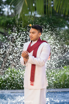 Raja waiting for the Maharani to have their first look. Raja waiting for the Maharani to have their first look.