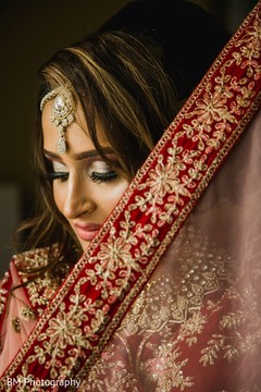 Maharani showing her make up done. Maharani showing her make up done.