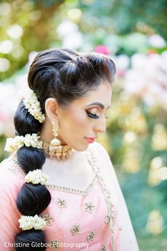 Hair design idea for the Indian wedding ceremony. Hair design idea for the Indian wedding ceremony.
