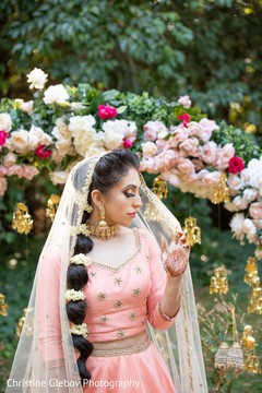 Floral decoration details matching with Maharani's bridal saree. Floral decoration details matching with Maharani's bridal saree.