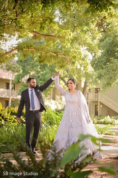 See this gorgeous indian couple posing outdoors. See this gorgeous indian couple posing outdoors.