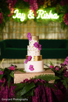 Hindu wedding cake decorated with golden details. Hindu wedding cake decorated with golden details.