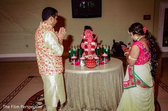 Indian groom and Maharani paying homage to Ganesha. Indian groom and Maharani paying homage to Ganesha.