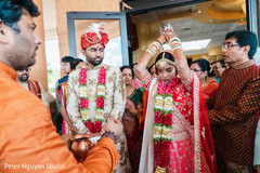 Maharani throwing rice. Maharani throwing rice.