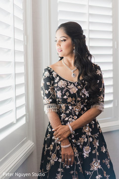 Maharani looking at the window. Maharani looking at the window.