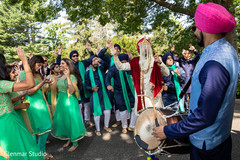 Dhol player and Maharanis during the Baraat. Dhol player and Maharanis during the Baraat.