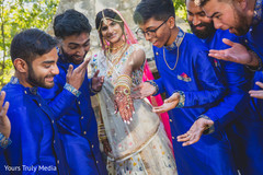 Maharani showing off her rings to the Indian groomsmen Maharani showing off her rings to the Indian groomsmen