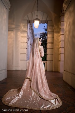 Maharani showing off her pink reception attire Maharani showing off her pink reception attire