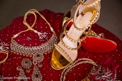 Jewelry and shoes to be used by the Indian bride Jewelry and shoes to be used by the Indian bride