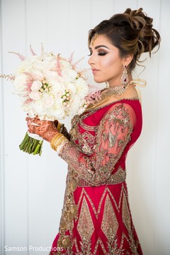 Maharani with her bridal bouquet Maharani with her bridal bouquet
