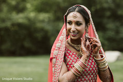 Maharani showing earring. Maharani showing earring.