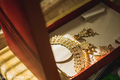 Gold with pearls and diamonds kundan set. Gold with pearls and diamonds kundan set.