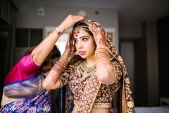 Maharani getting her ghoonghat on. Maharani getting her ghoonghat on.