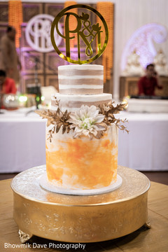 Magnificent Indian wedding cake decor. Magnificent Indian wedding cake decor.