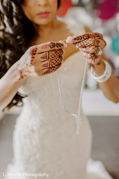 White gold and diamond Indian bridal necklace. White gold and diamond Indian bridal necklace.