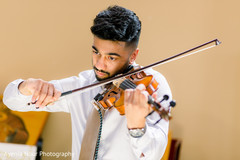 The violinist playing at the cremony The violinist playing at the cremony