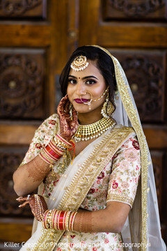 Maharani showing her makeup and jewels. Maharani showing her makeup and jewels.