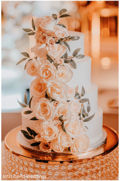 Peach roses decoration for Indian wedding cake. Peach roses decoration for Indian wedding cake.
