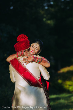 Maharani and raja hug. Maharani and raja hug.