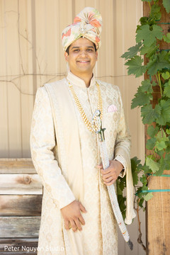 Elegant Indian groom capture Elegant Indian groom capture