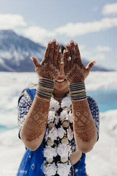 Happy Maharani showing off her beautiful Mehndi job Happy Maharani showing off her beautiful Mehndi job