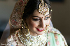 Stunning indian bride with all the accessories Stunning indian bride with all the accessories