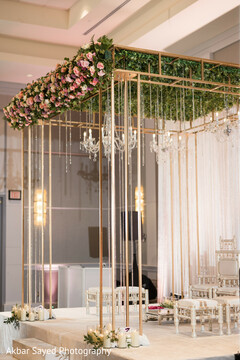 A Modern Masterpiece: Floral Elegance Indoors A Modern Masterpiece: Floral Elegance Indoors