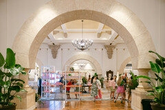 Casual Chic Meets Classic Architecture Casual Chic Meets Classic Architecture