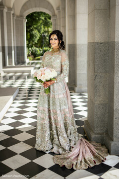 A Moment of Bridal Majesty