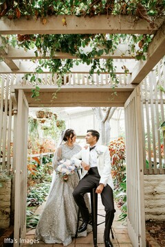 Love Amidst the Leaves Love Amidst the Leaves