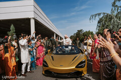 A Grand Arrival in Golden Glamour A Grand Arrival in Golden Glamour