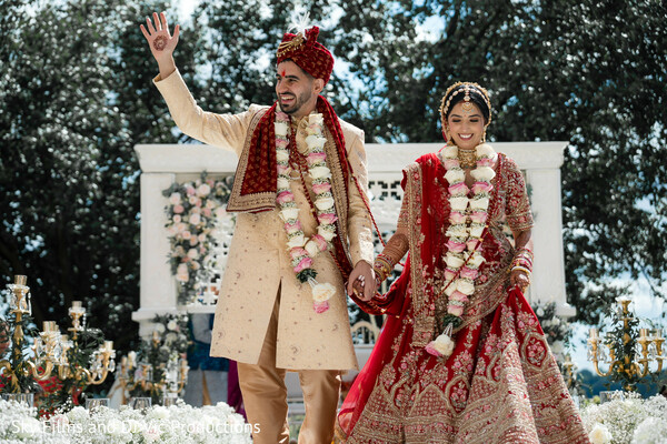 wedding vows,bride and groom,indian wedding,south asian traditions,cultural wedding,mandap moment