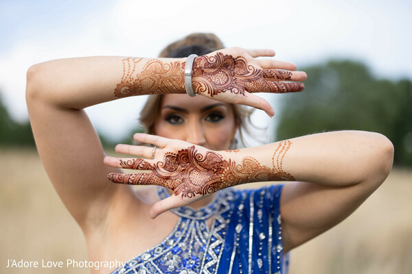 henna beauty,intricate mehndi,bridal hands,south asian bride,cultural artistry,wedding details,close-up photography