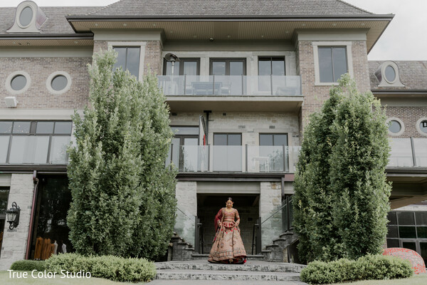 bridal entrance moment,mansion wedding backdrop,elegant wedding portrait,bride walking alone