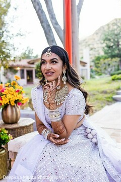 A Queen in White