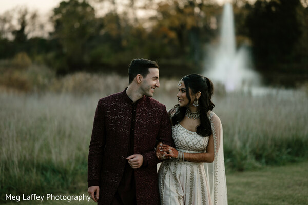 couple portrait,natural backdrop,romantic engagement photo,wedding photo shoot,outdoor wedding photography.