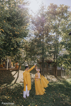 Love Under Leaves Love Under Leaves