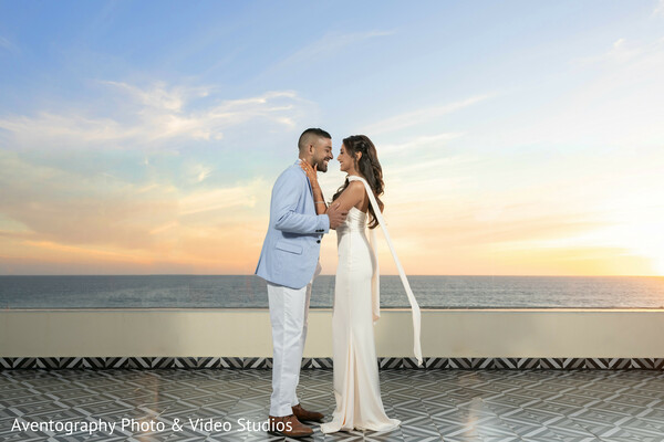 sunset kiss,wedding couple,beach love,romantic photo,golden hour,coastal wedding