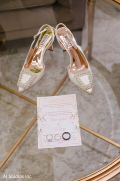 Golden Touches of Glam Golden Touches of Glam