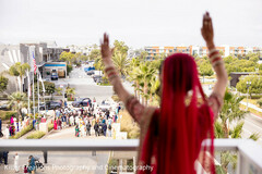 Red Veil, Big Cheers