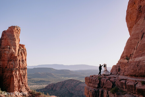 red rock cliffs,destination wedding,dramatic landscape,adventurous couple,outdoor shoot,wedding cliff shot,boho romance,elopement vibes,desert wedding,epic couple moment