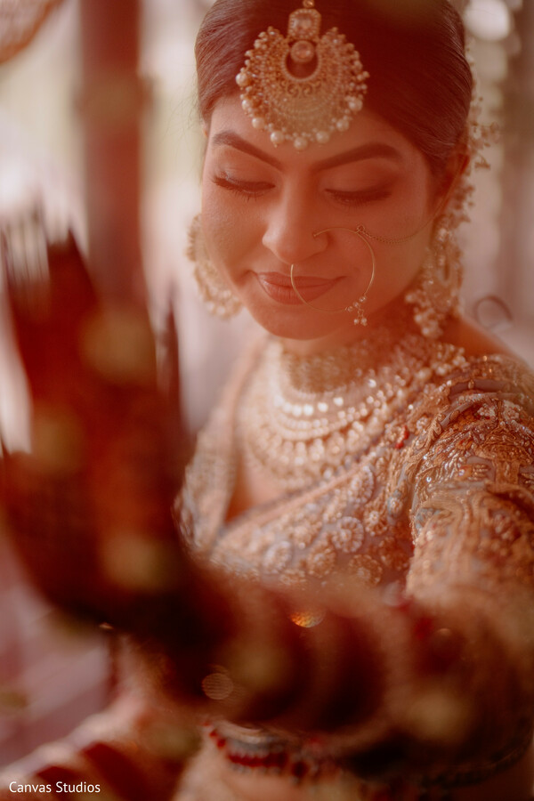 bridal mehndi,close-up portrait,bridal jewelry,bridal glow,makeup and henna,wedding prep,soft bridal focus,indian bride closeup,intricate design,glowing bride