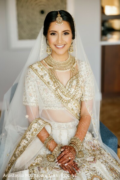 bride portrait,south asian bride,bridal jewelry,bridal lehenga,bridal saree,bridal makeup,bridal style,traditional bride,elegant bride,bridal fashion