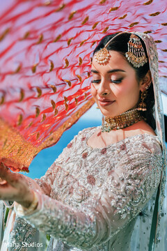 Chadar of Grace, Veil of Beauty