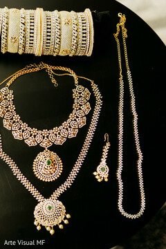 Golden Details, Timeless Beauty