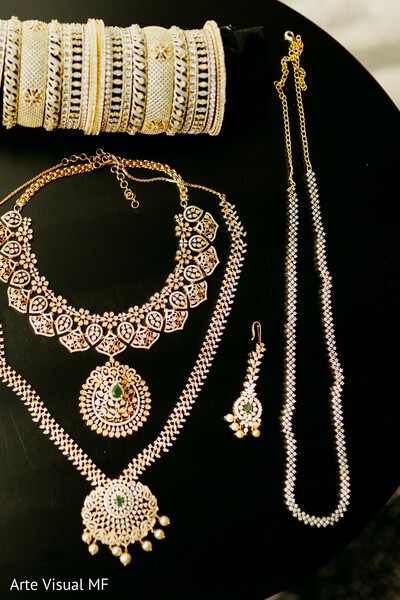 Golden Details, Timeless Beauty