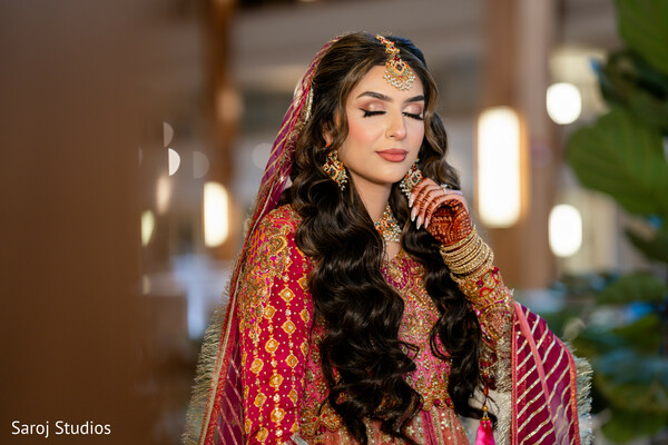 bridal close up,wedding makeup,lehenga embroidery,bridal calm,indian bride portrait,bridal jewelry styling,soft bridal moment,traditional elegance,pre wedding portrait,bridal grace